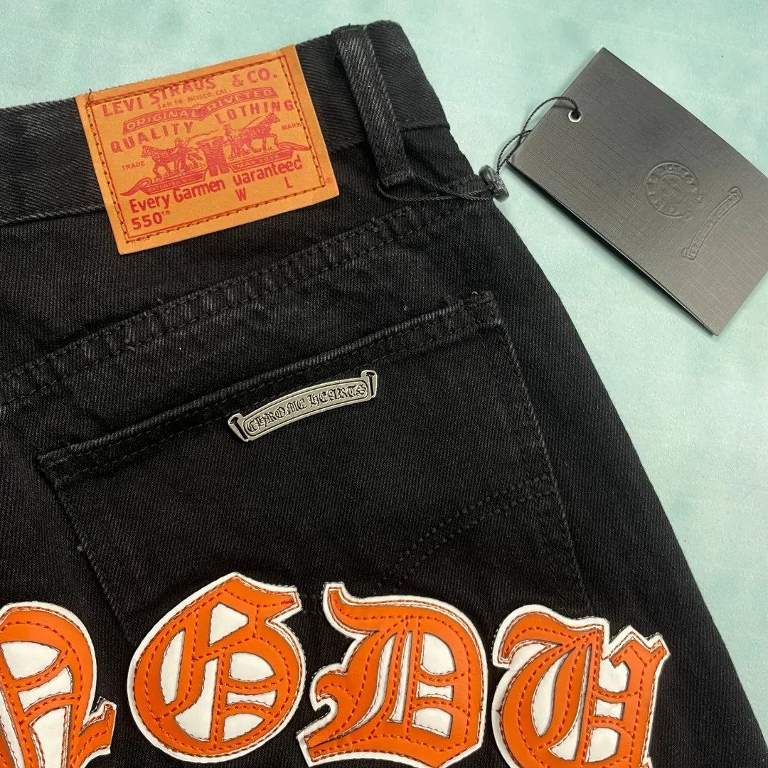 🅿️290 🔘Style No.-KL161 🔘Cross Heart𝐂𝐡𝐫𝐨𝐦𝐞 𝐇𝐞𝐚𝐫𝐭 City Limited Sanskrit Cross Patched Leather Jeans* These two pairs of Cros Heart city limited series jeans! This is an ultra-limited edition launched by Kroxin, a hard currency in the fashion circle! The overall material of the pants is classic black denim, which has a great texture, feels crisp yet soft, and is extremely durable. The colorful crosses and letter patterns on it are a highlight. The crosses come in orange, white, red and other colors. They are presented through exquisite embroidery technology. They are full of three-dimensionality, bright and not easy to fade. The letter patterns are also exquisitely embroidered, and they complement each other with the cross, which directly adds to the sense of fashion. In terms of production technology, Croxin has always strived for excellence. The wiring is very neat, every stitch is just right, and the hardware accessories are also customized, such as buttons and zippers. They are not only durable, but also have Croxin's iconic detailed design, which is full of high-end feeling. The shape is an unobtrusive straight design, which can well modify the shape of the legs. Whether you have thick or thin legs, they will look good on you. Moreover, this style is very versatile and can be easily worn in various styles. Here are some matching suggestions: Street style: Pair your upper body with a loose white hooded sweatshirt, a black Crocodile leather jacket, and a pair of black high-top Converse or Martin boots for a cool and handsome look. If you add Kroxin's silver necklace or ring, the overall look will be more complete. Casual chic: A simple short-sleeved T-shirt in a solid color, such as black, gray or white, will look great with these pants. Put on a pair of white Nike sneakers and carry a Crouching crossbody bag, and you will be both comfortable and fashionable on the street every day. Retro style: You can choose a floral shirt, tuck the hem into your pants, and pair it with a pair of retro western boots or designer shoes to instantly create a retro and personalized atmosphere. These pants are really a must-have fashion item, and they can also be matched as a pair for couples. You can pair them with your partner and be the center of attention when out on the street! If you like fashion, don’t miss it!  Size: S M L XL (28.30.32.34) Color: black with red, black with orange